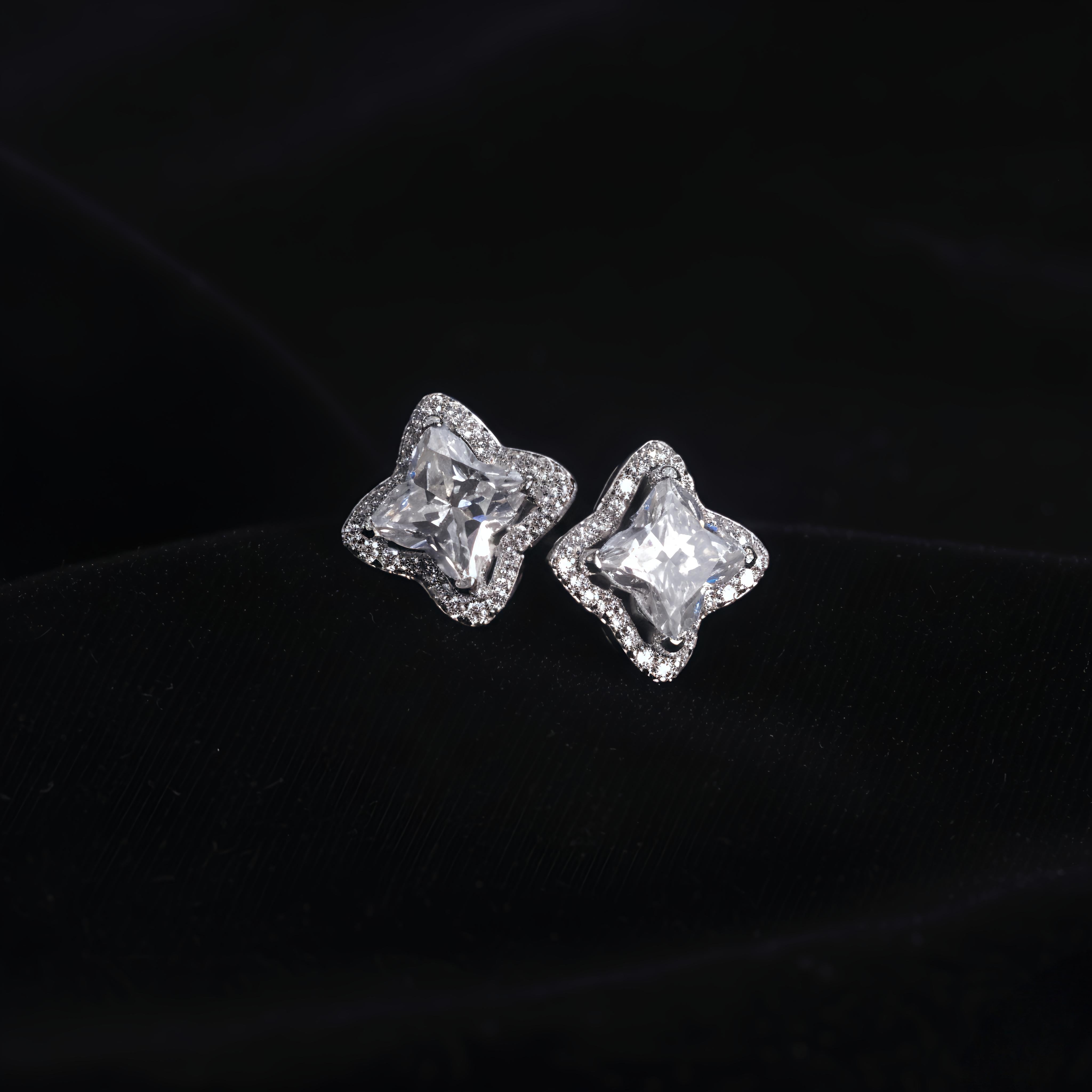 Fortuna Clover Diamond Studs